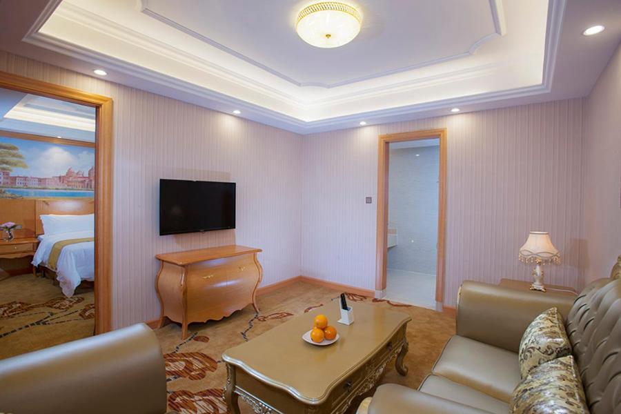 Vienna International Hotel Puning International Commodity City מראה חיצוני תמונה